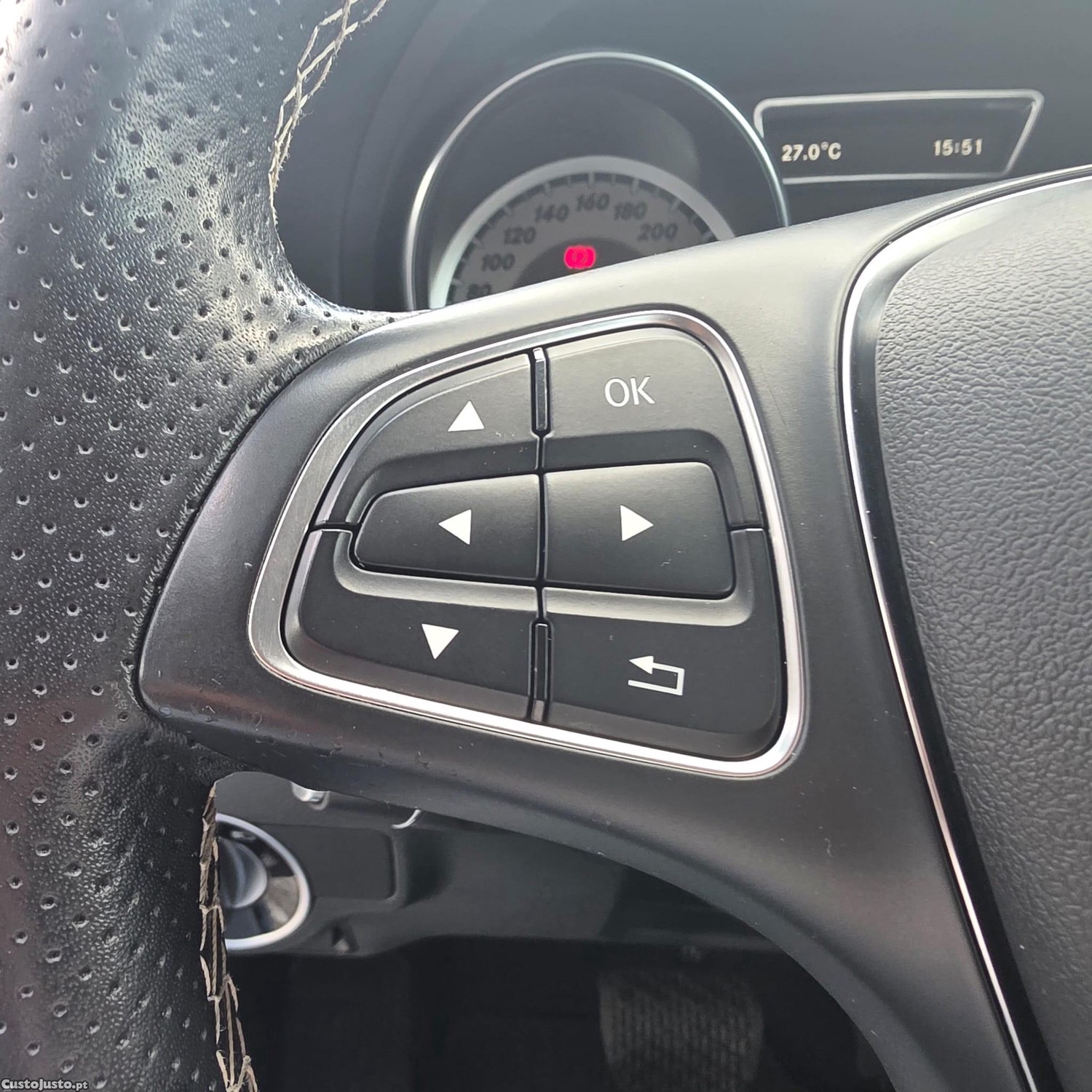 Mercedes-Benz GLA 180 CDI Urban Aut. — fotografia 10