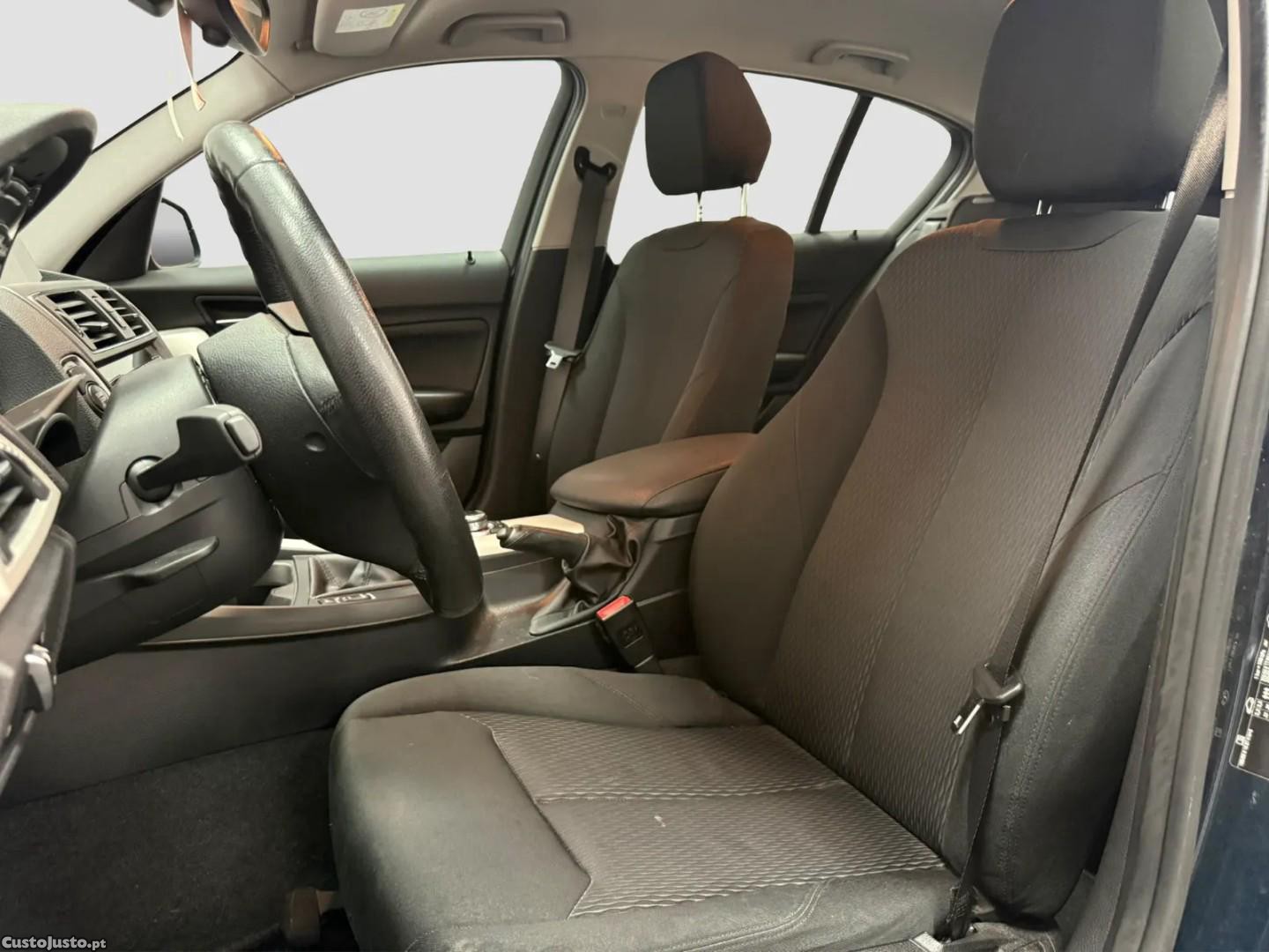 BMW 118 i Advantage — fotografia 2