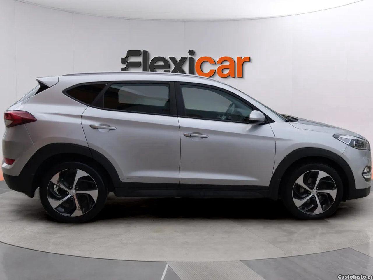 Hyundai Tucson 1.7 CRDi Premium DCT — fotografia 13