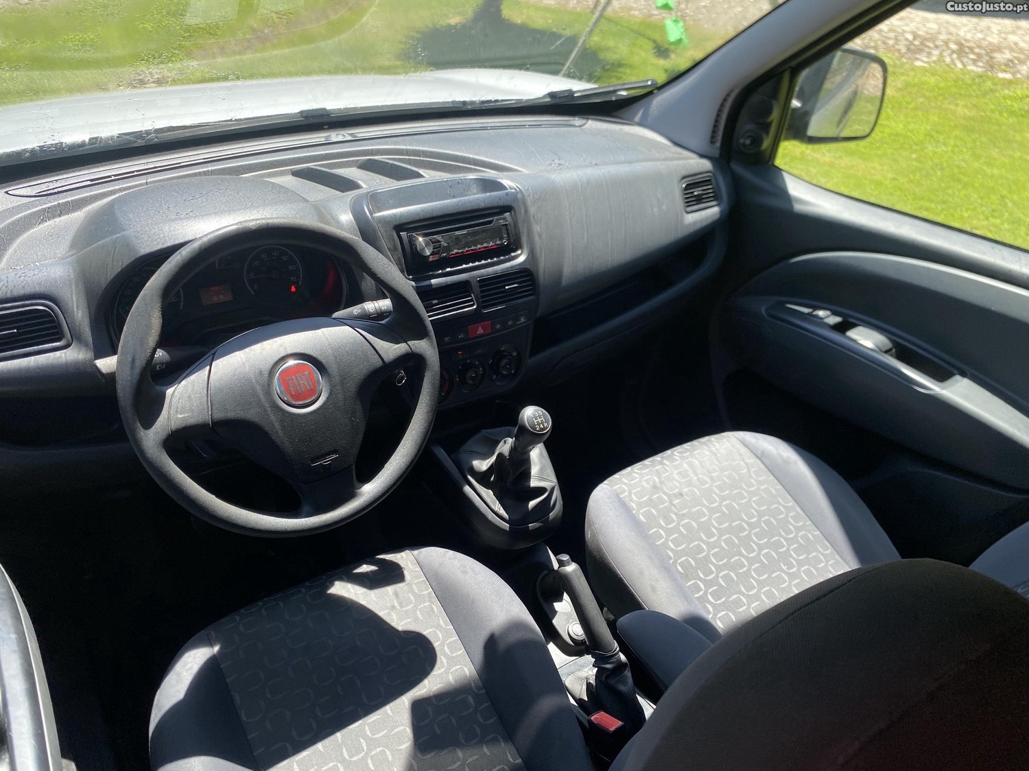 Fiat Doblo 5 lugares — fotografia 4