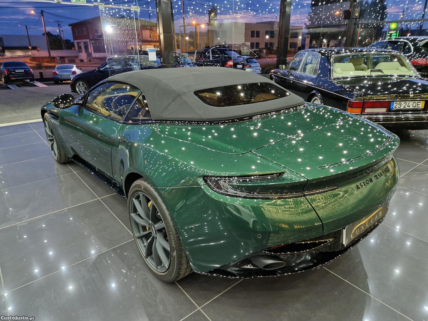 Aston Martin  DB11 V8 Volante - 22 foto 4