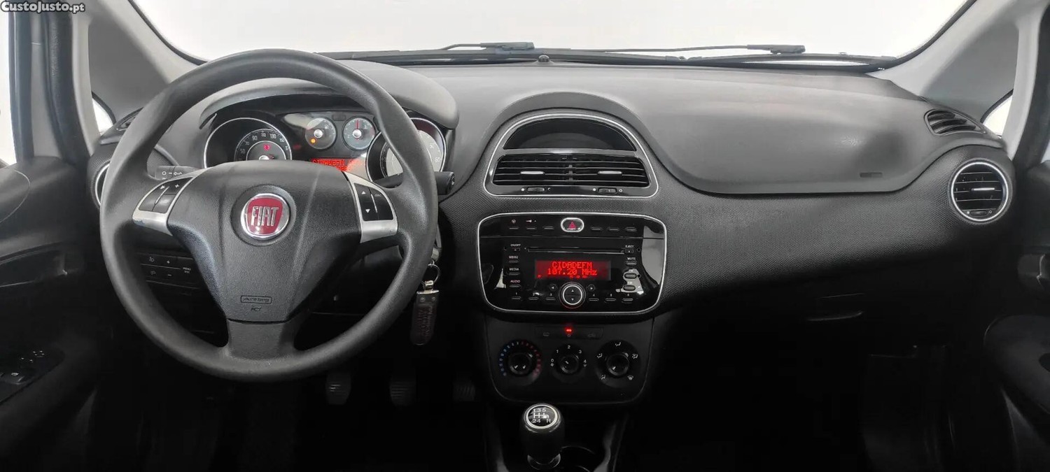 Fiat Punto 1.2 Young S&S — fotografia 8