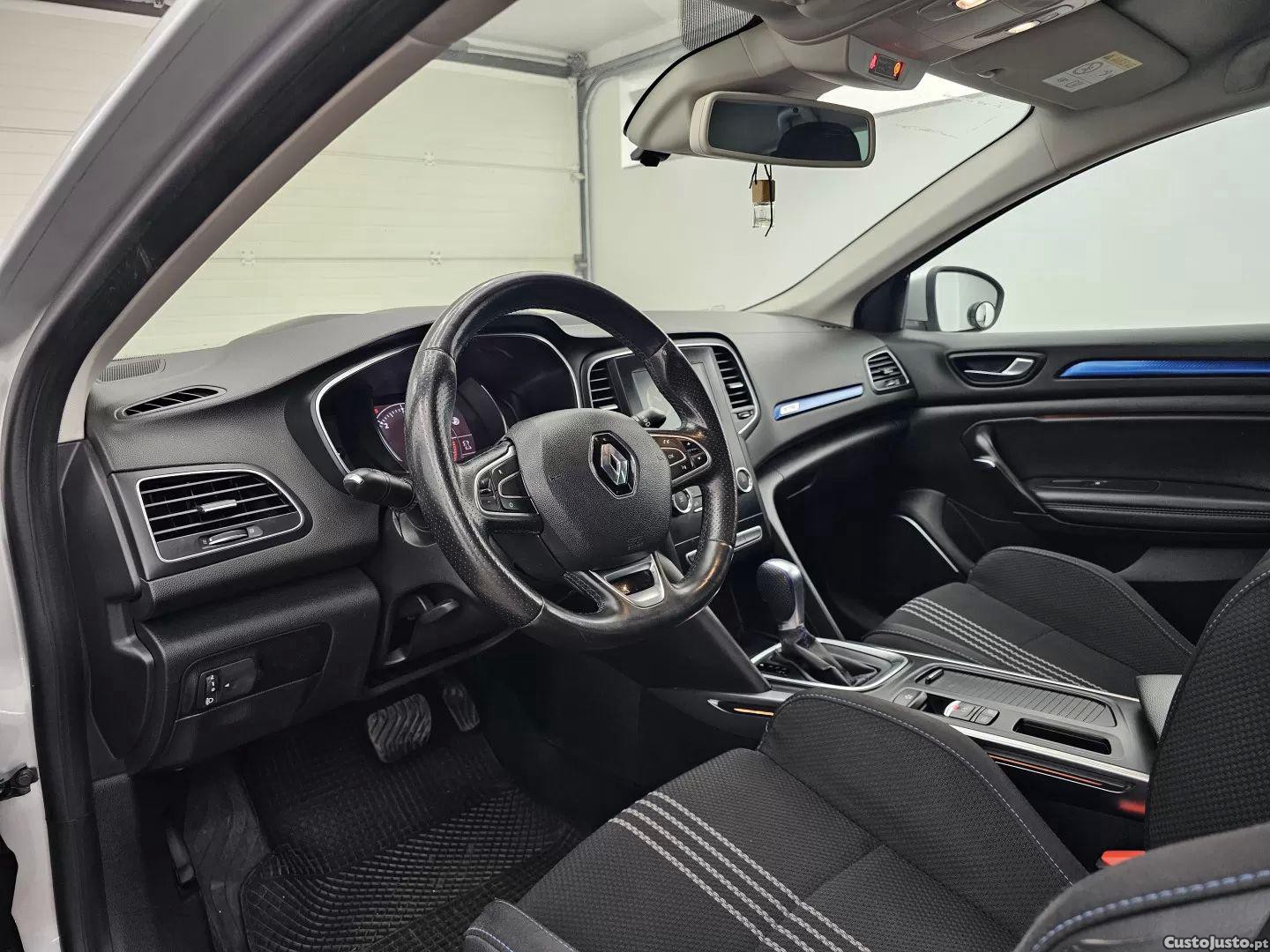 Renault Mégane 1.5 blue dci gt line edc — fotografia 12