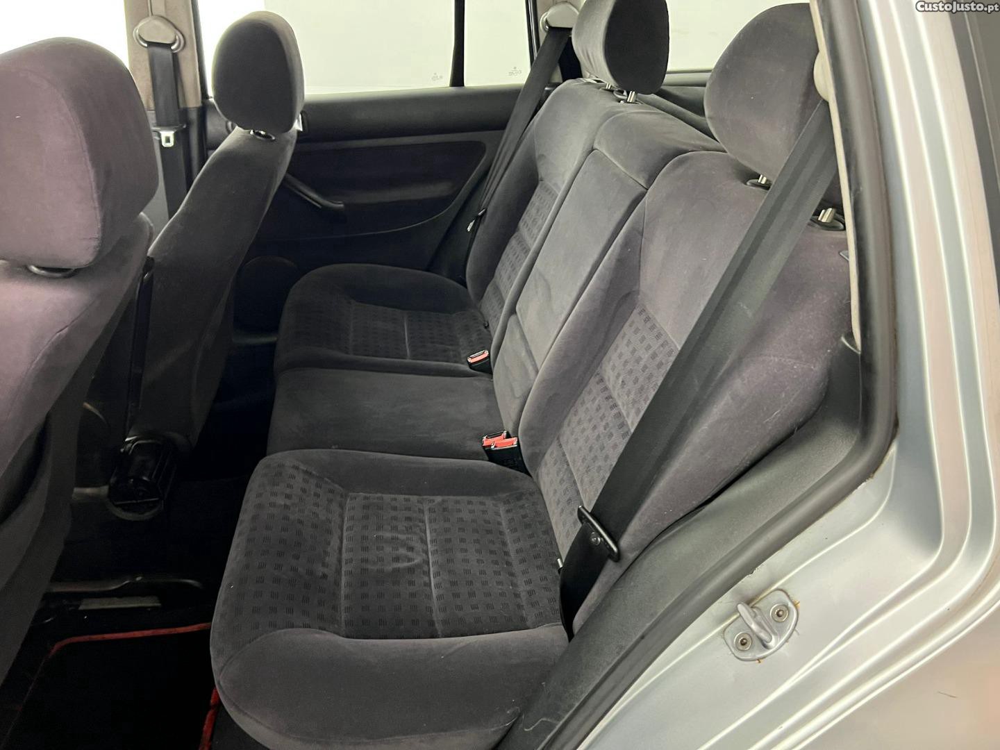 Volkswagen Golf VARIANT 1.9 TDI — fotografia 3