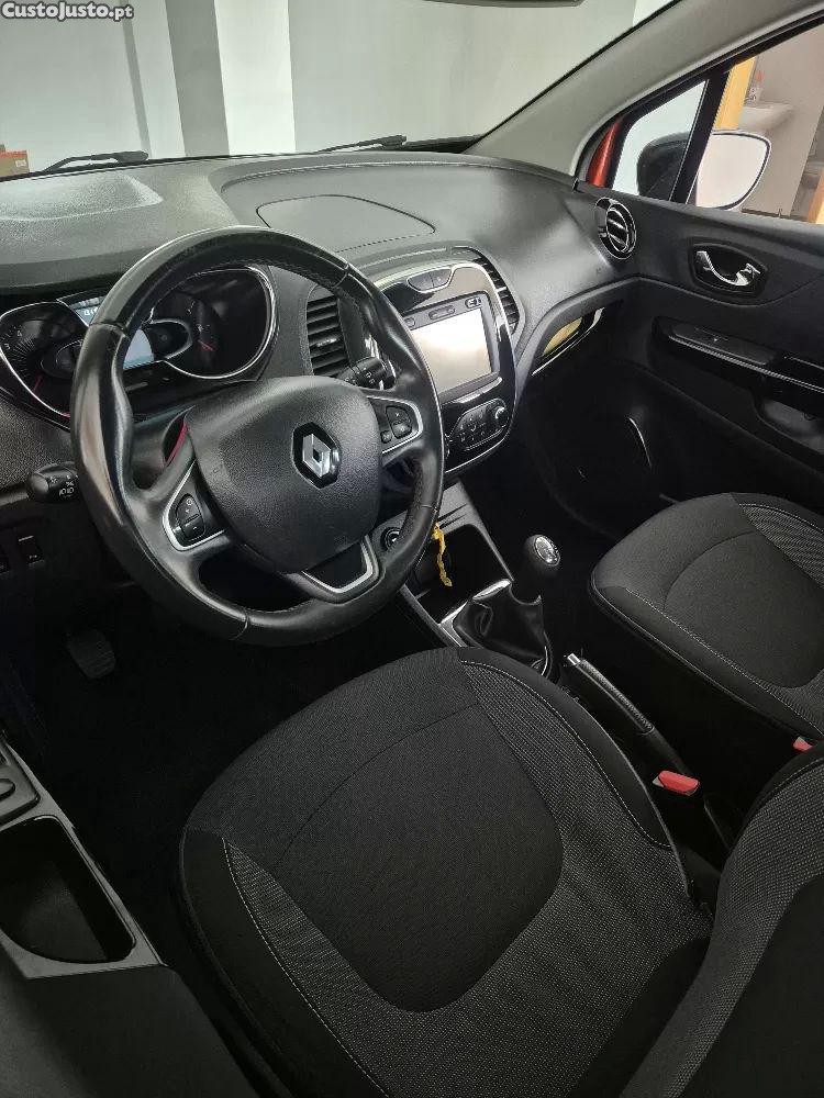 Renault Captur 1.5 dci exclusive — fotografia 3