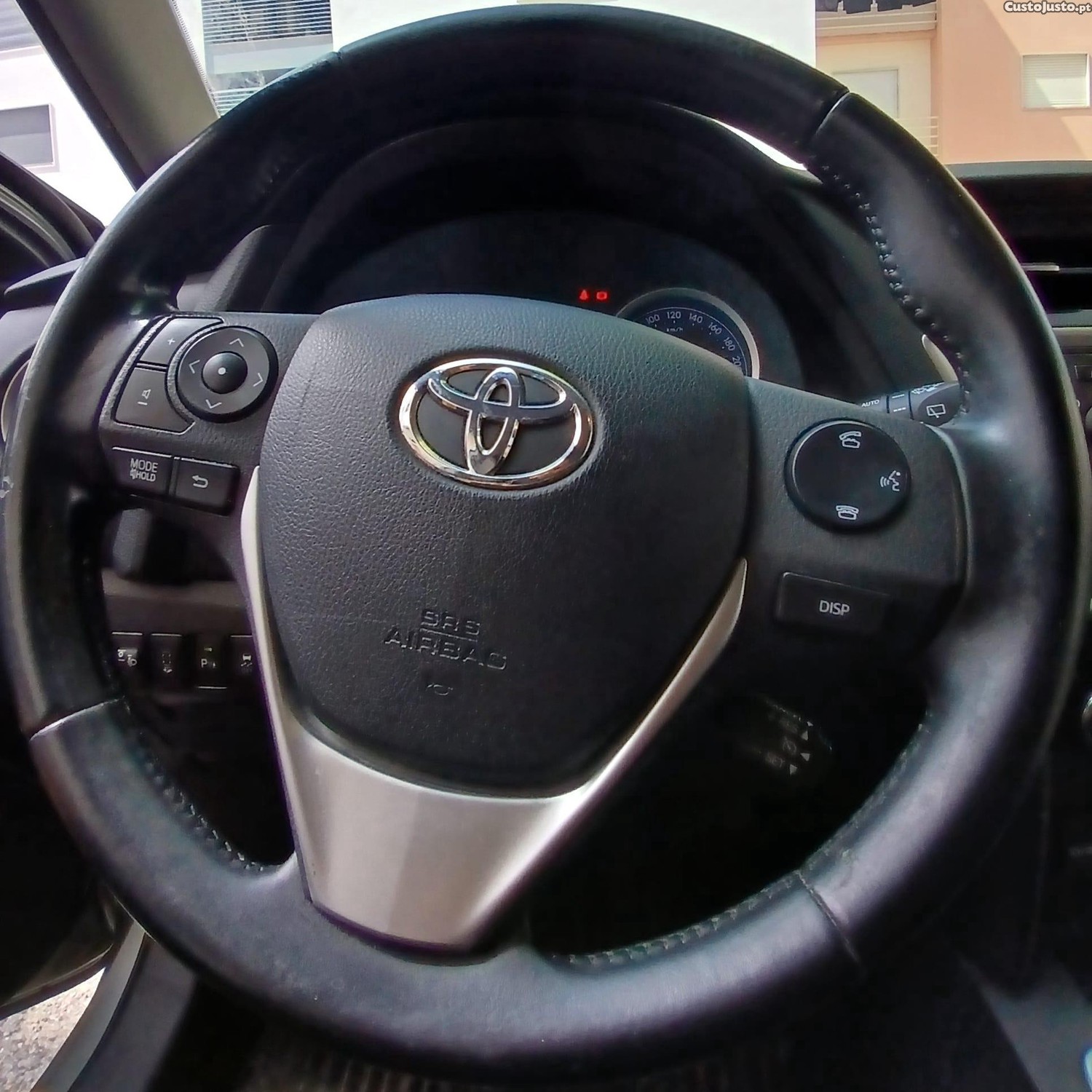 Toyota Auris TOURING SPORTS — fotografia 4