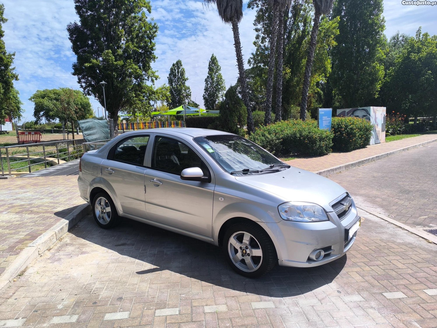 Chevrolet Aveo 1.4 Gasolina de 94 cavalos — fotografia 8