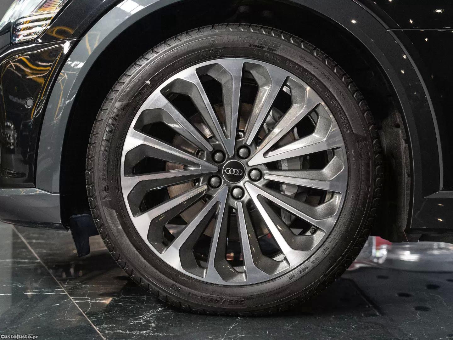 Audi Q8 55 quattro advanced — fotografia 15