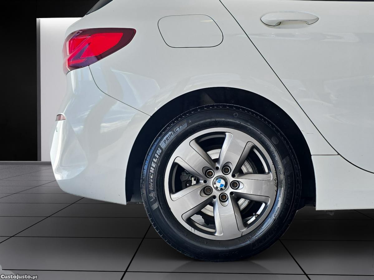 BMW 116 d Auto NACIONAL — fotografia 13