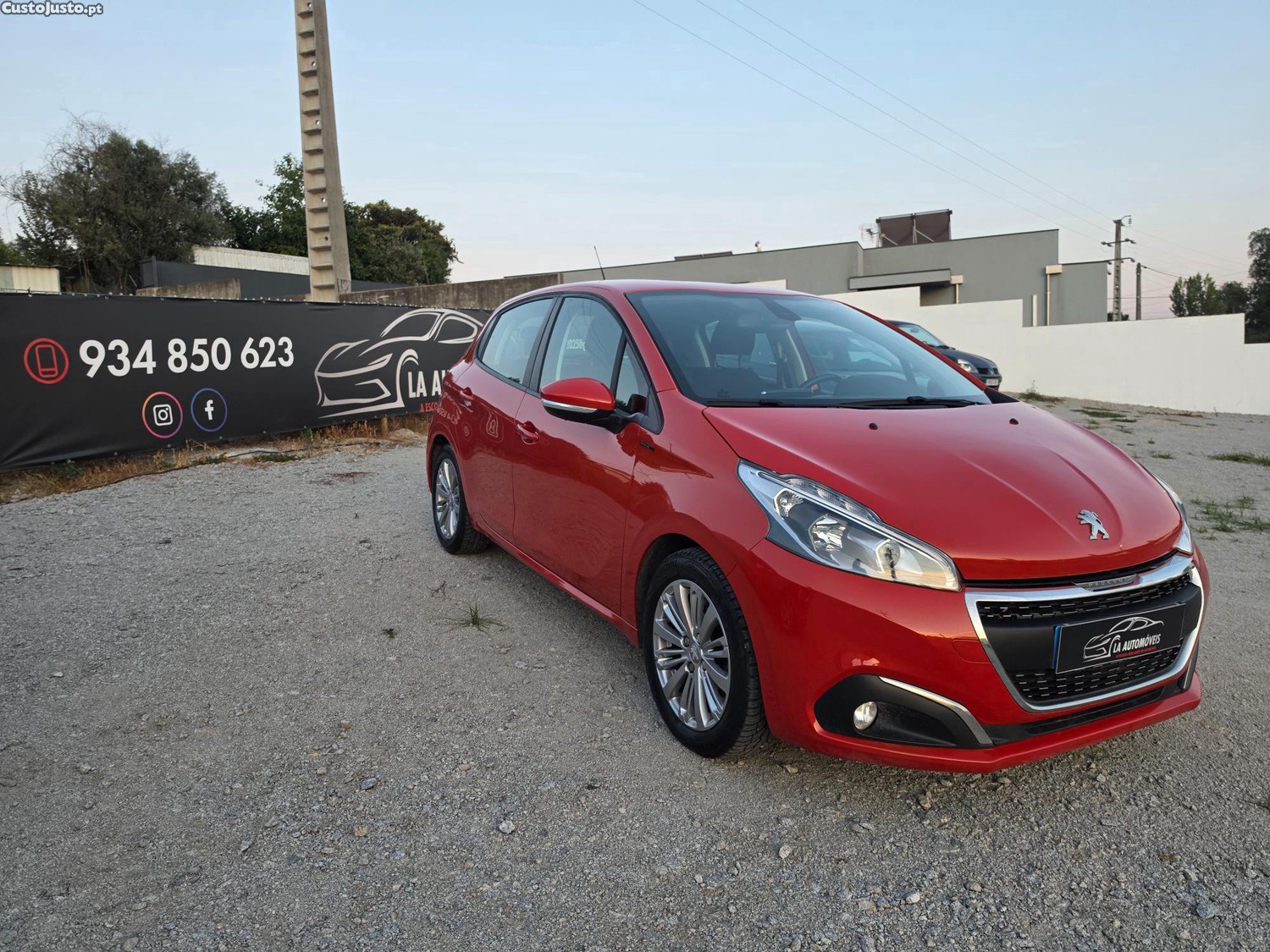 Peugeot 208 1.2 signature 110CVcomo novo 97000km — fotografia 13