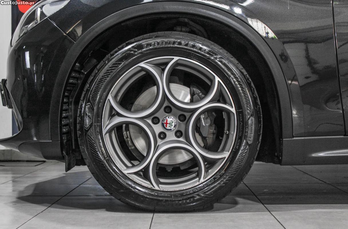 Alfa Romeo Stelvio 2.2 D Sprint AT8 — fotografia 16