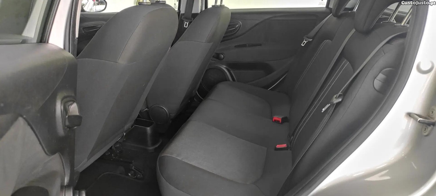 Fiat Punto 1.2 Young S&S — fotografia 14