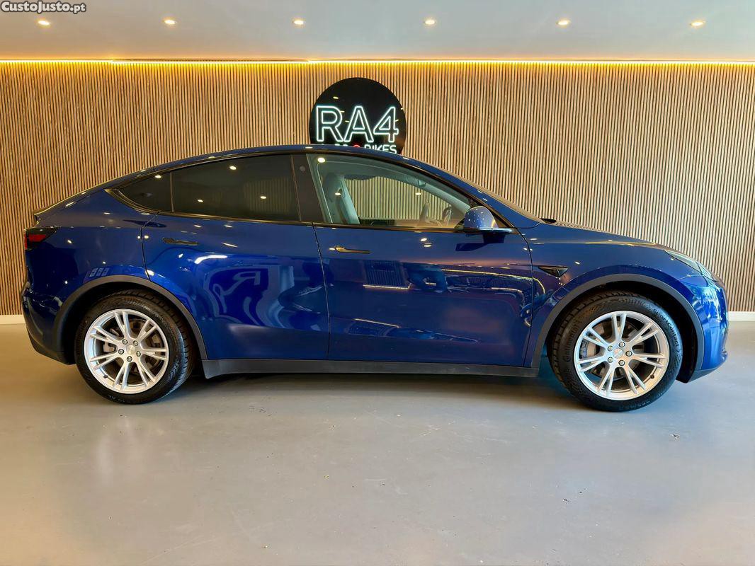 Tesla Model Y Tração Traseira — fotografia 18