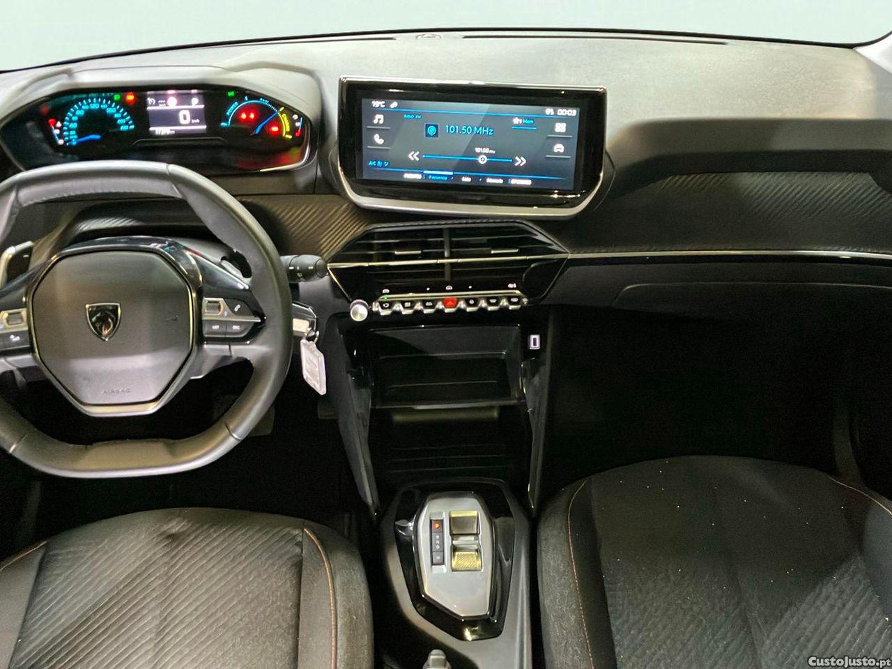 Peugeot 208 1.2 Hybrid Allure e-DCS6 — fotografia 12
