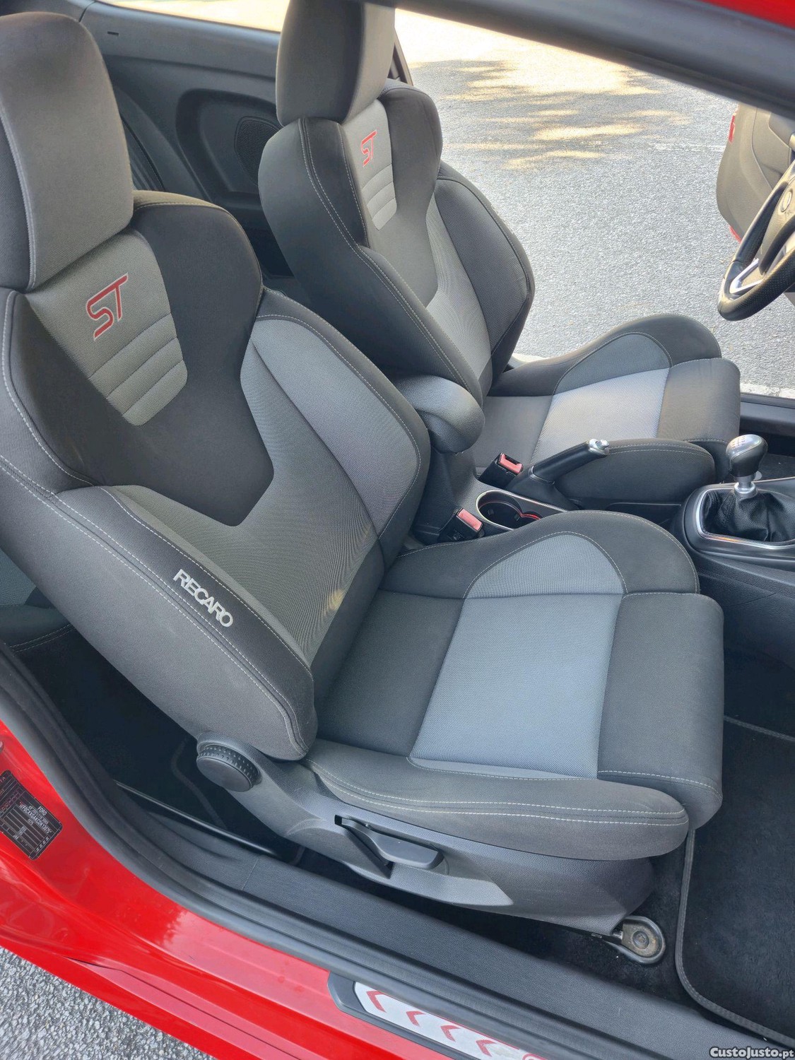 Ford Fiesta EcoBoost ST com pele desportiva — fotografia 5