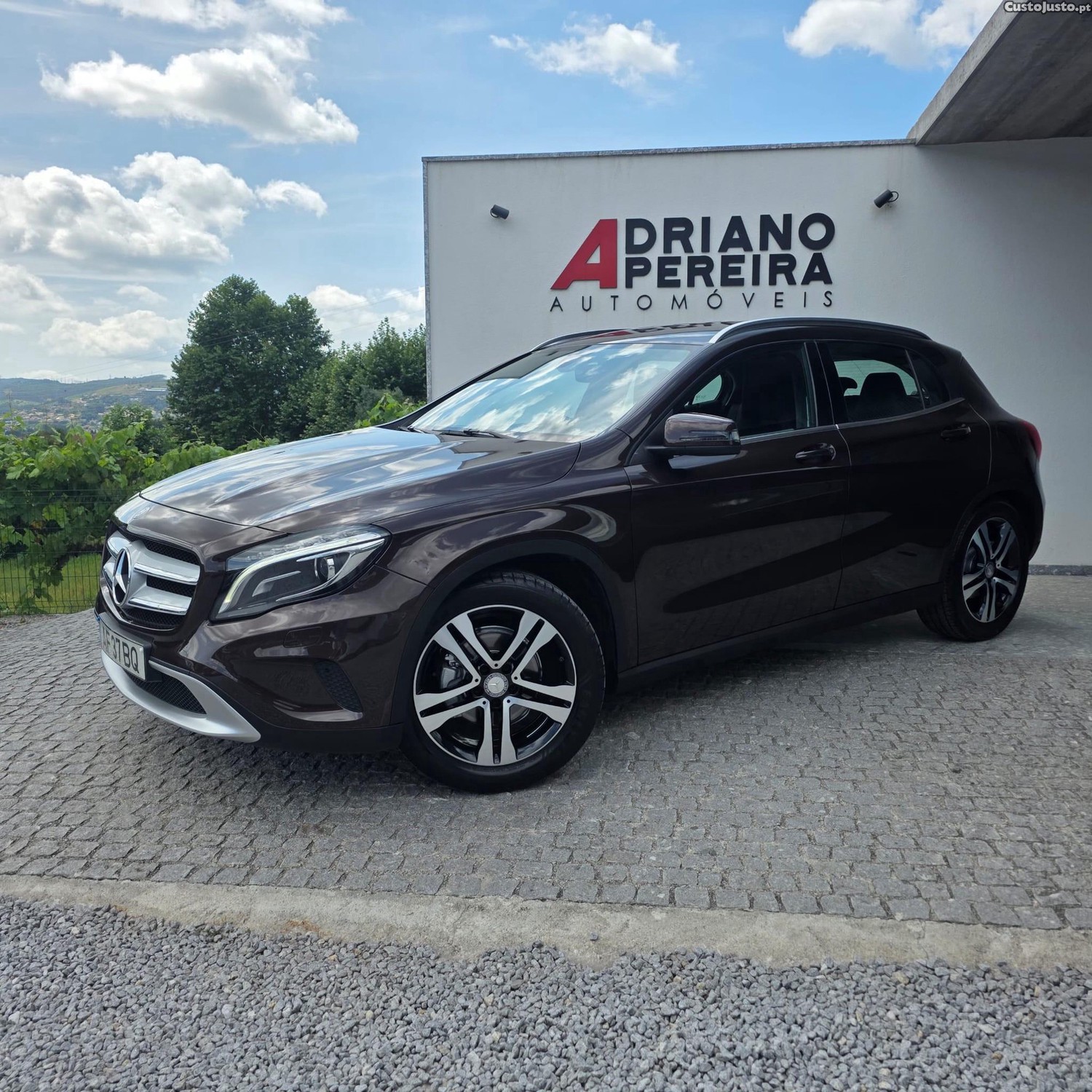 Mercedes-Benz GLA 180 CDI Urban Aut. — fotografia 24