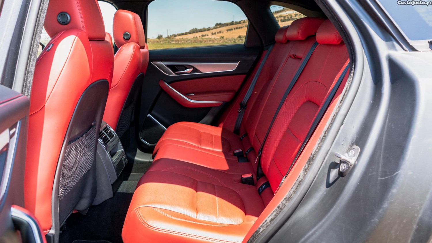 Jaguar F-Pace P400e AWD R-Dynamic HSE — fotografia 3
