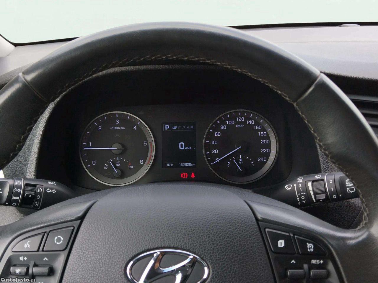 Hyundai Tucson 1.7 CRDi Premium DCT — fotografia 5