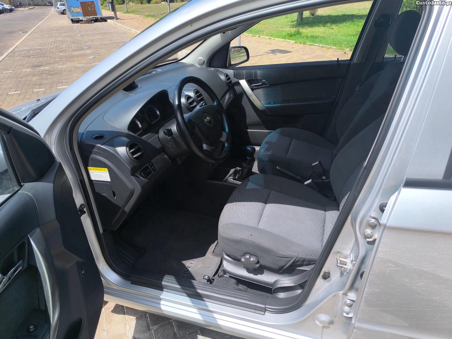 Chevrolet Aveo 1.4 Gasolina de 94 cavalos — fotografia 7