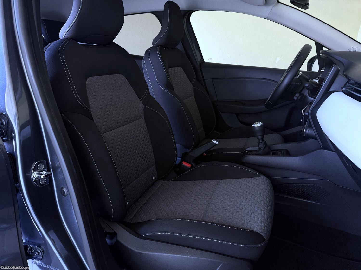 Renault Clio TCe 90 Limited — fotografia 8