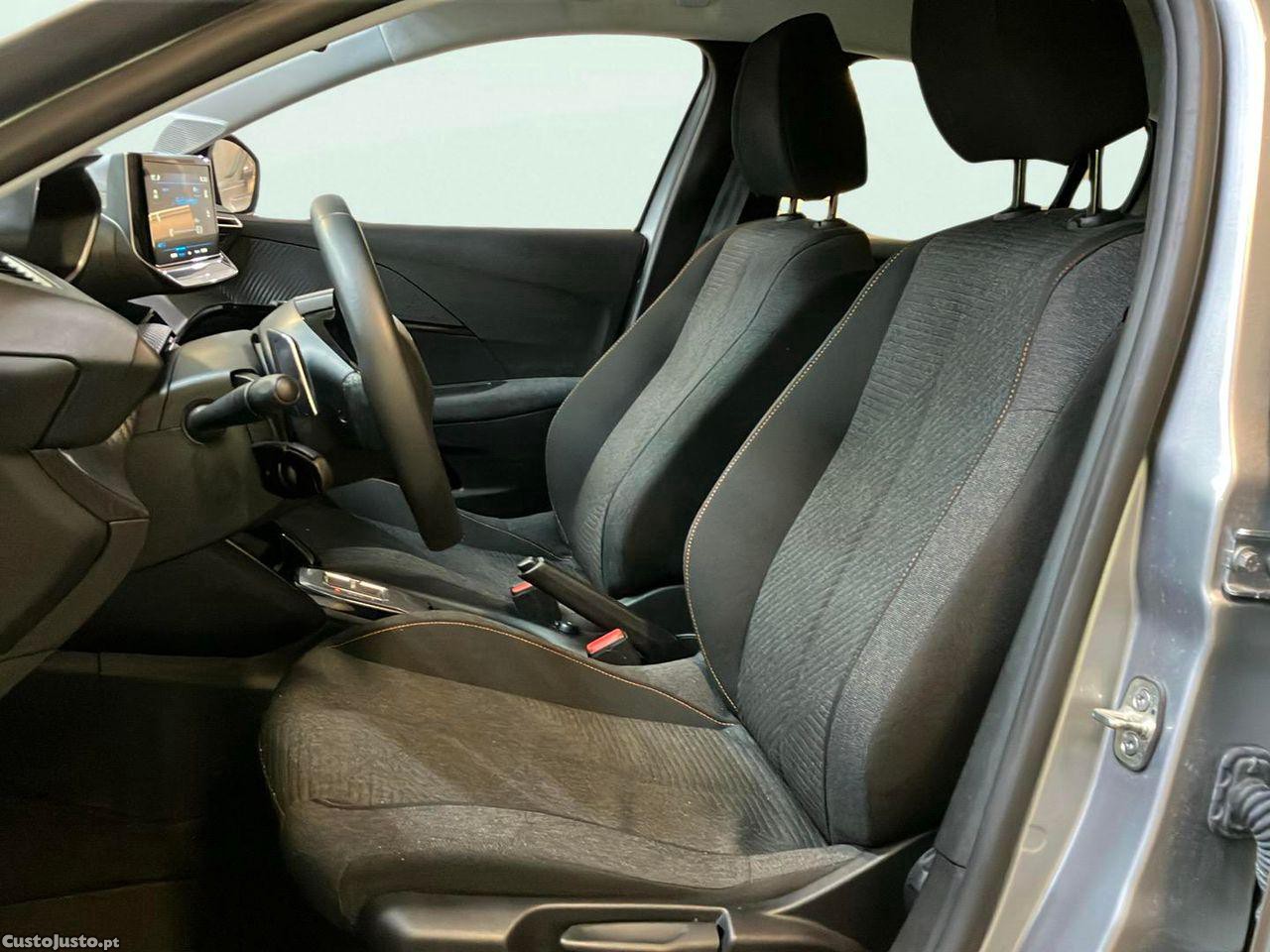 Peugeot 208 1.2 Hybrid Allure e-DCS6 — fotografia 9
