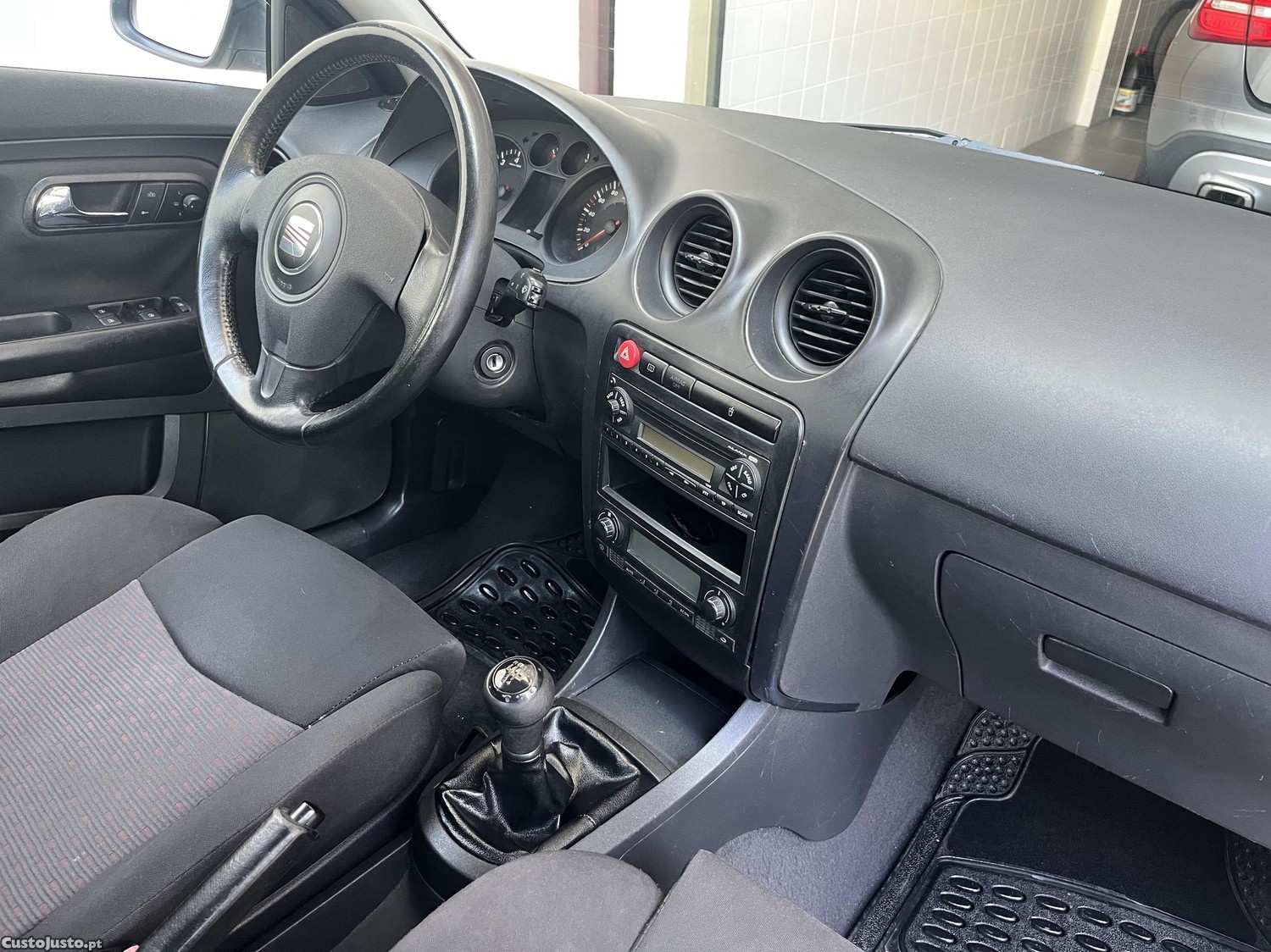SEAT Ibiza 1.4 16V - Nacional - Único Dono — fotografia 3