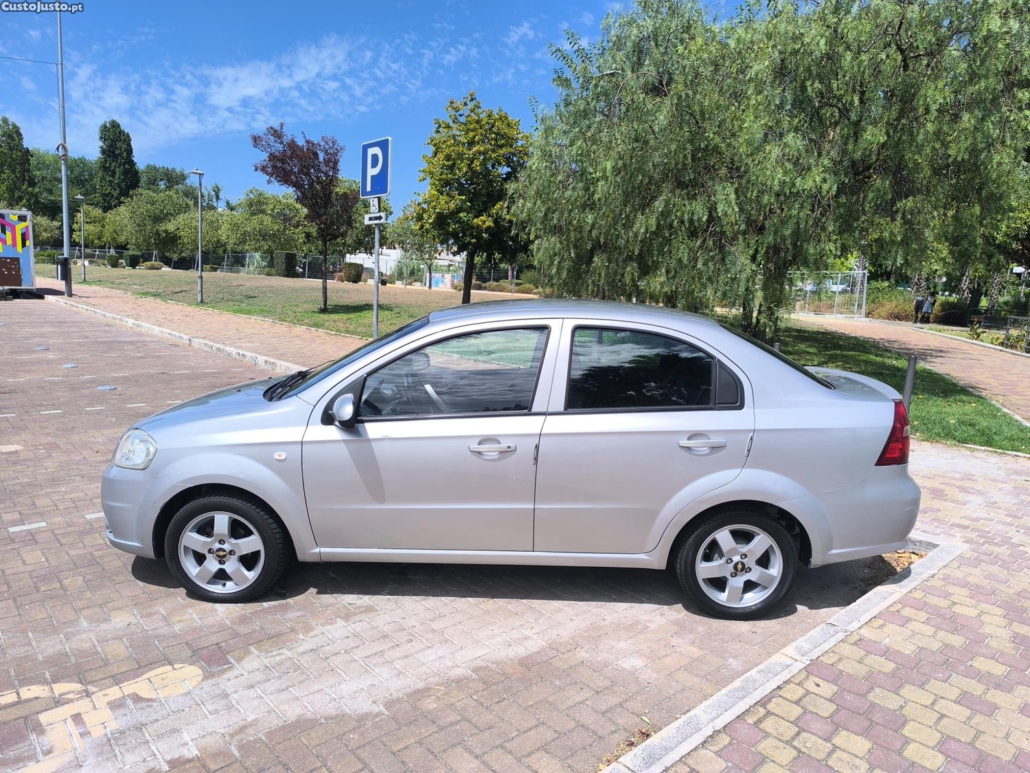 Chevrolet Aveo 1.4 Gasolina de 94 cavalos — fotografia 11