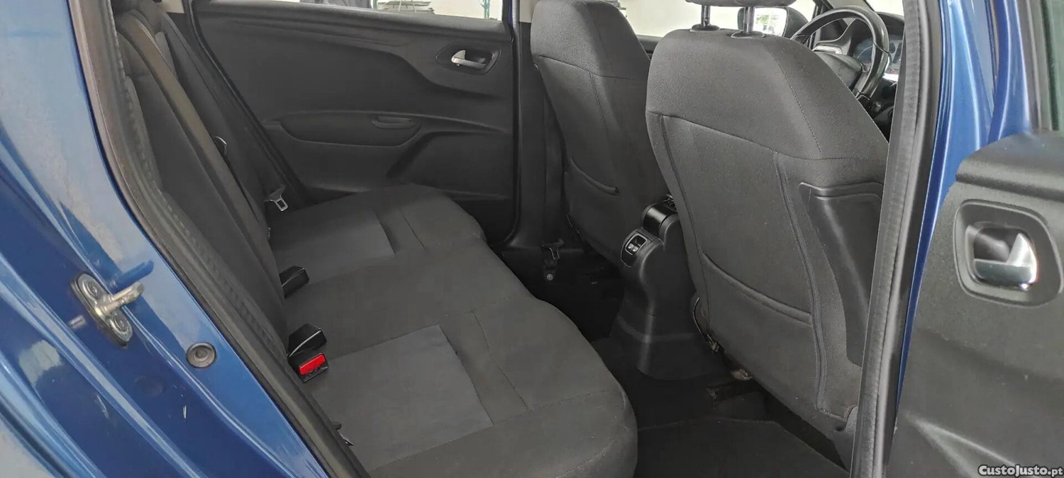 Citroën C-Elysée BlueHDi Selection — fotografia 12