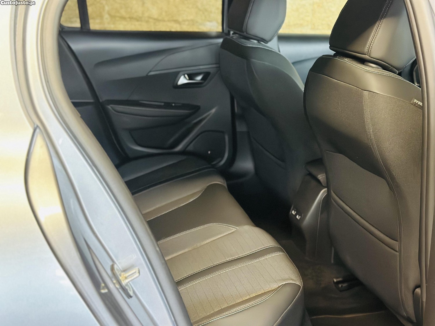 Peugeot 208 1.2 Allure — fotografia 3