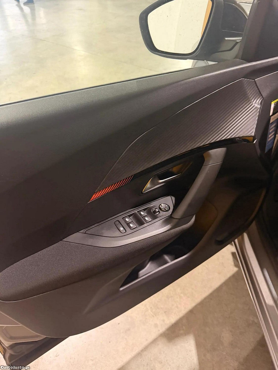 Peugeot e-2008 50 kWh Active Pack — fotografia 7