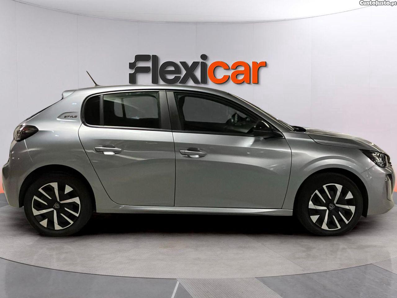Peugeot 208 1.2 Hybrid Allure e-DCS6 — fotografia 18