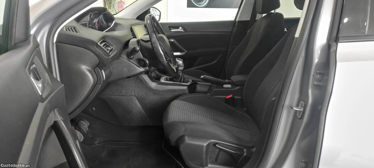 Peugeot 308 1.6 BlueHDi Style — fotografia 16