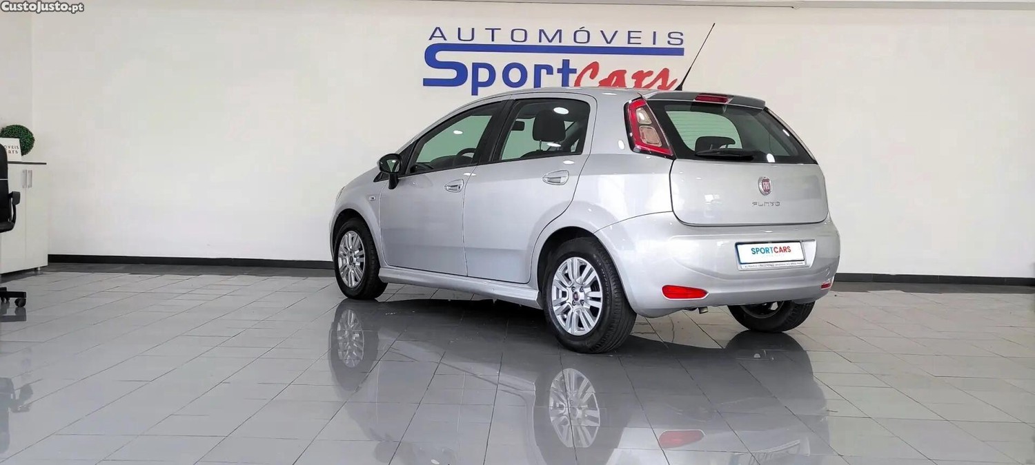 Fiat Punto 1.2 Young S&S — fotografia 18