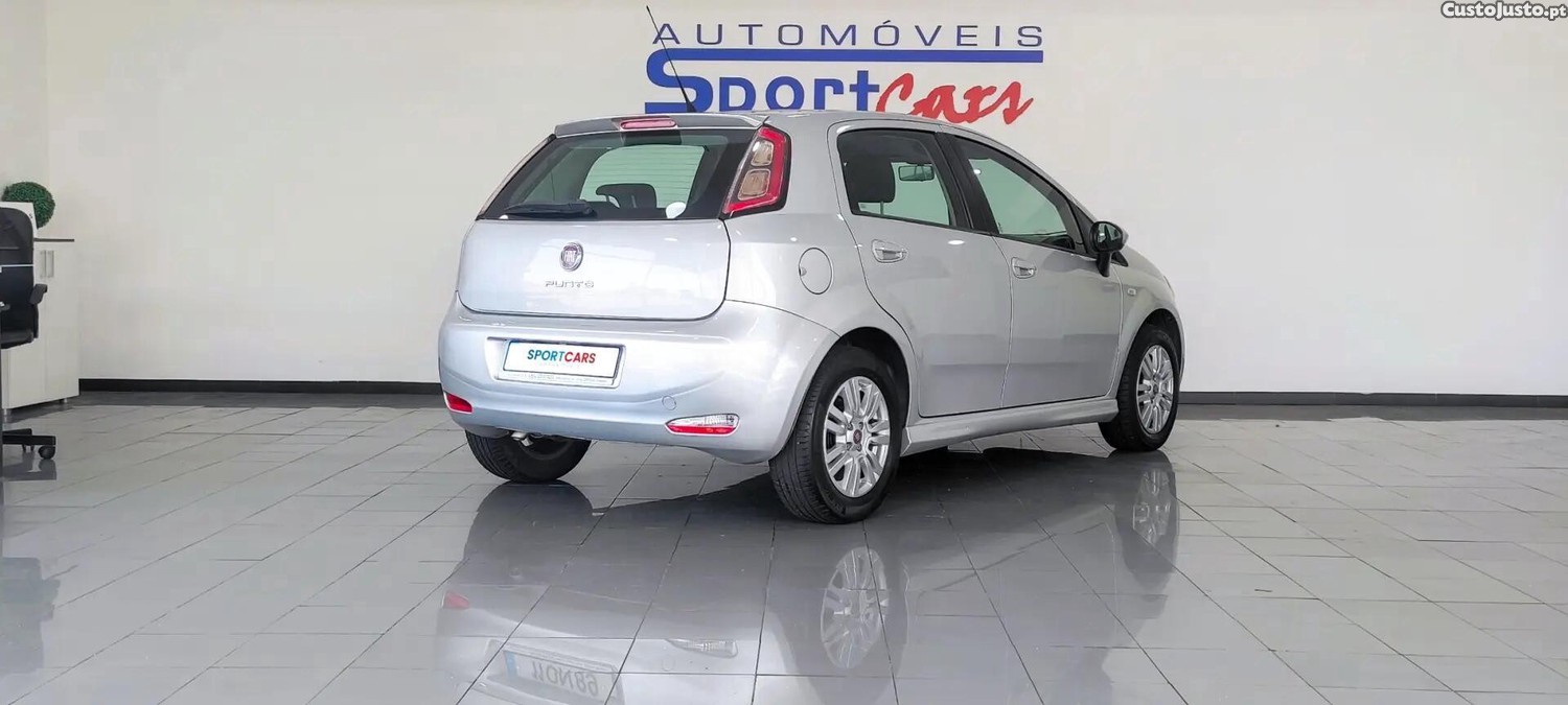 Fiat Punto 1.2 Young S&S — fotografia 30