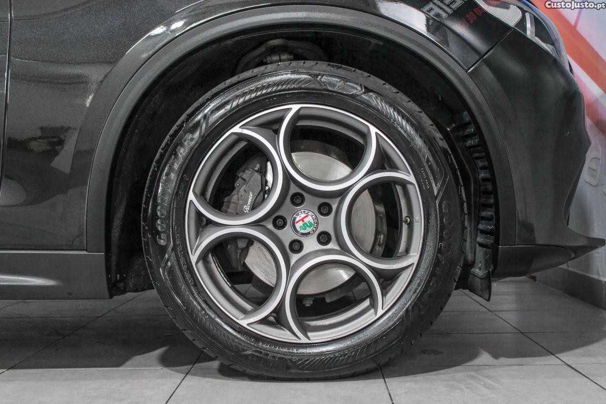 Alfa Romeo Stelvio 2.2 D Sprint AT8 — fotografia 15