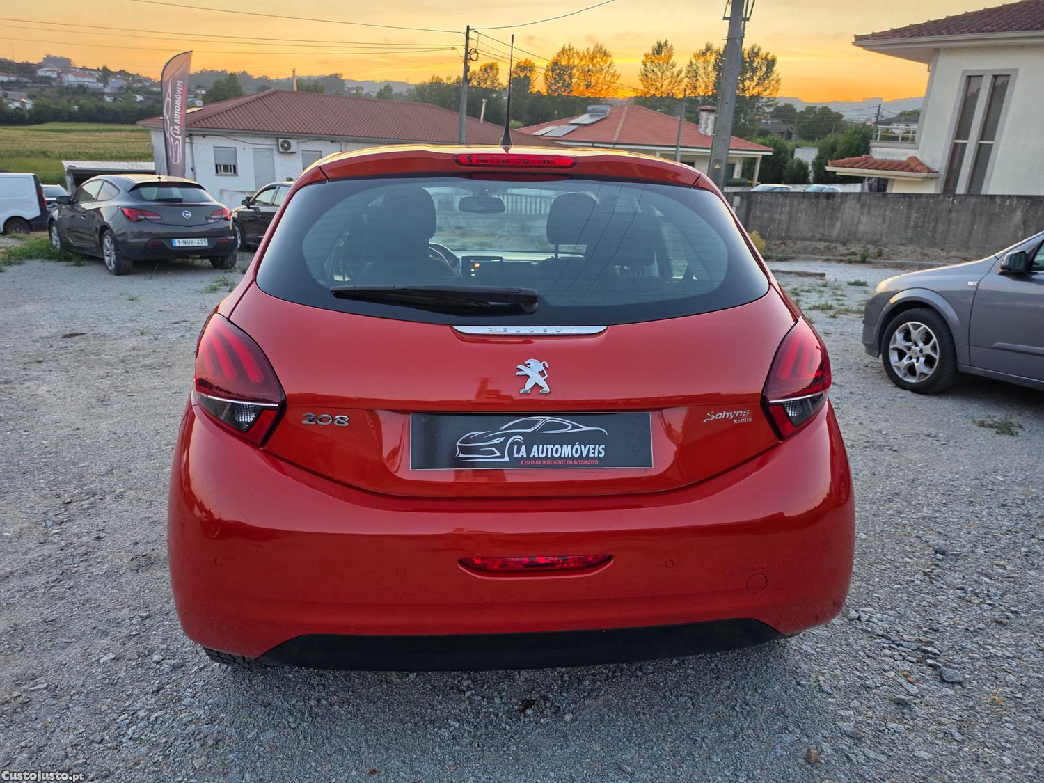 Peugeot 208 1.2 signature 110CVcomo novo 97000km — fotografia 7