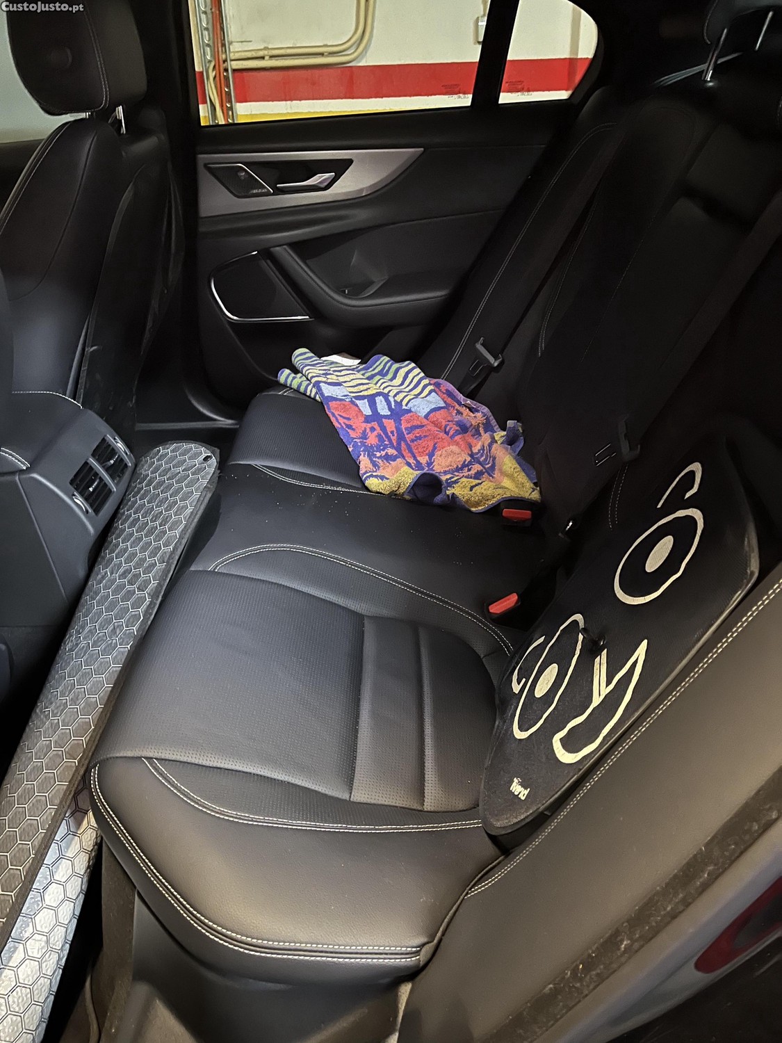 Jaguar XE D200 MHEV — fotografia 8