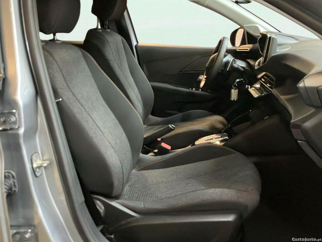 Peugeot 208 1.2 Hybrid Allure e-DCS6 — fotografia 8