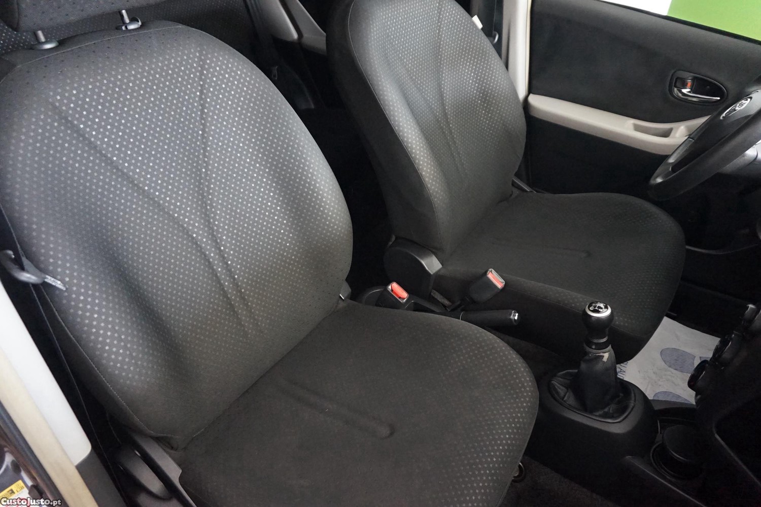 Toyota Yaris 1.0 — fotografia 2