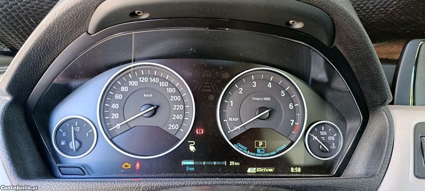 BMW 330 e iperforma — fotografia 3