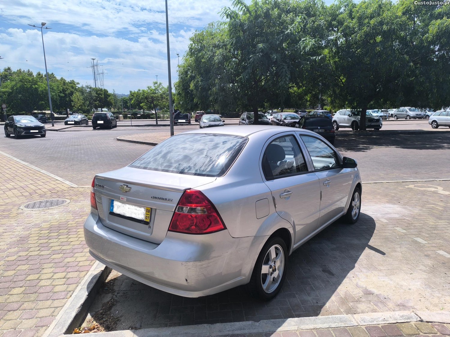 Chevrolet Aveo 1.4 Gasolina de 94 cavalos — fotografia 9
