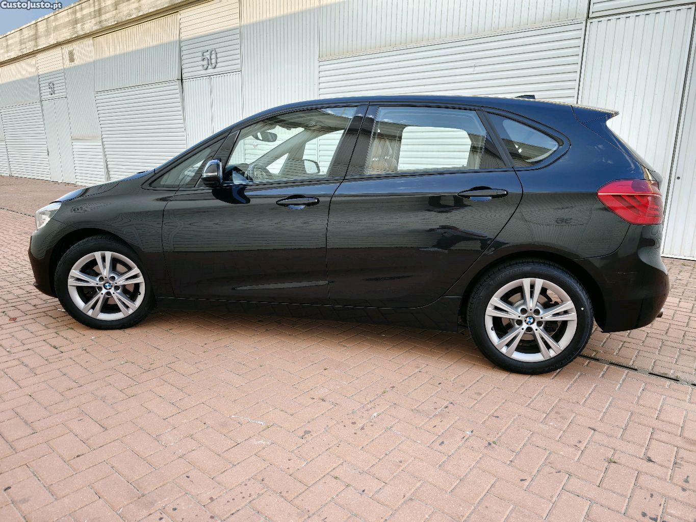 BMW 218 Active Tourer Luxury — fotografia 8