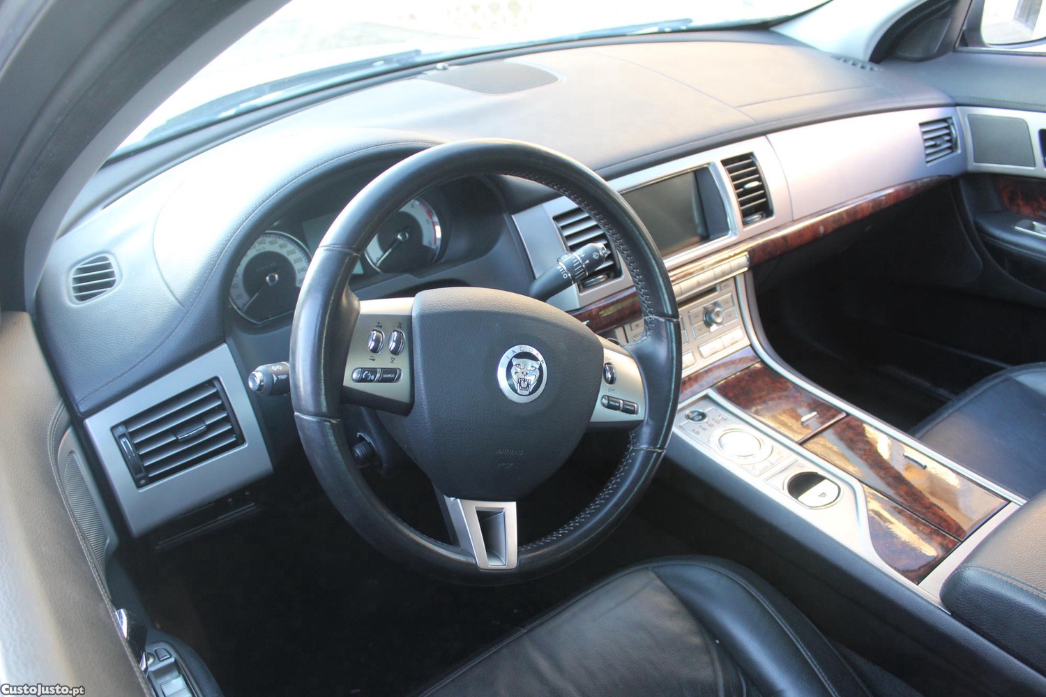 Jaguar XF 2.7 V6 Luxury — fotografia 4