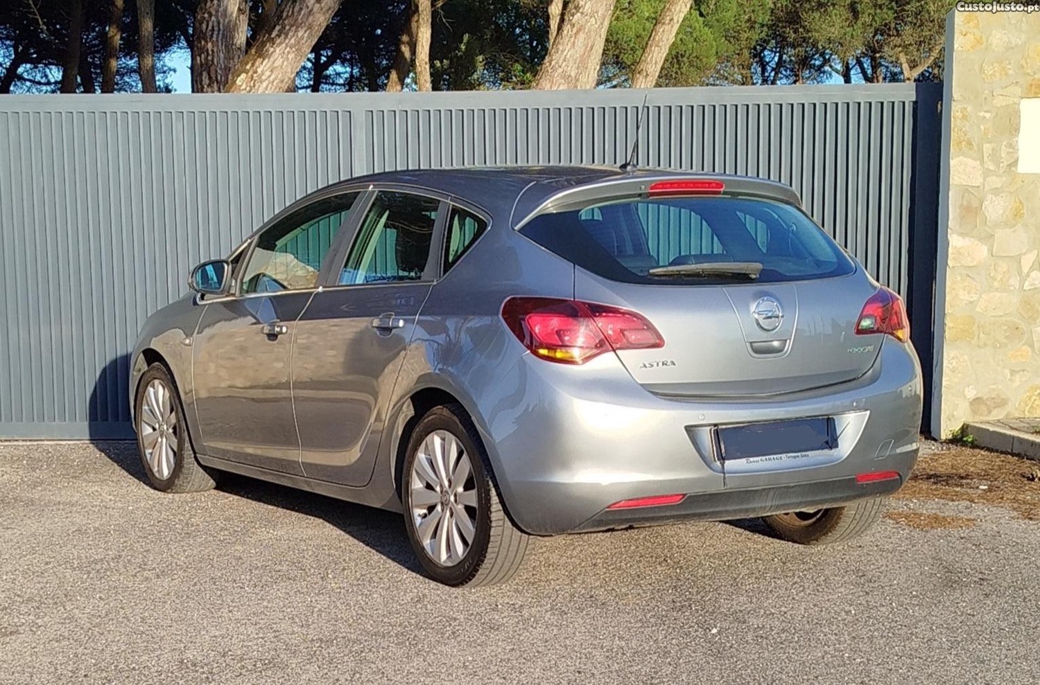 Opel Astra 1.3 CDTI Cosmo — photo 3