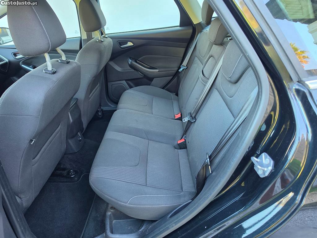 Ford Focus Sw 1.6TDCi 105Cv 10/2013 — fotografia 8