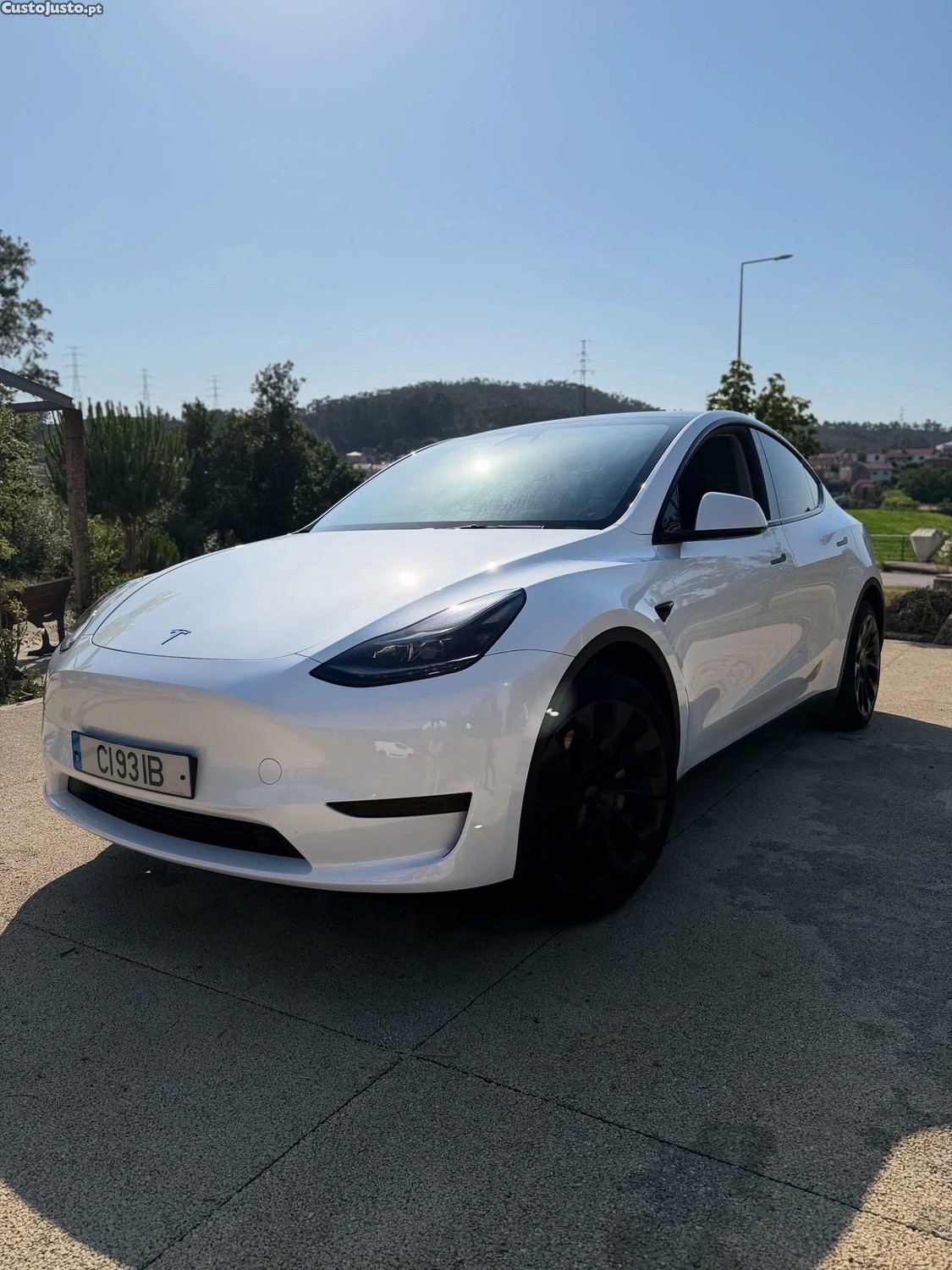 Tesla Model Y Standard Range Plus — fotografia 11
