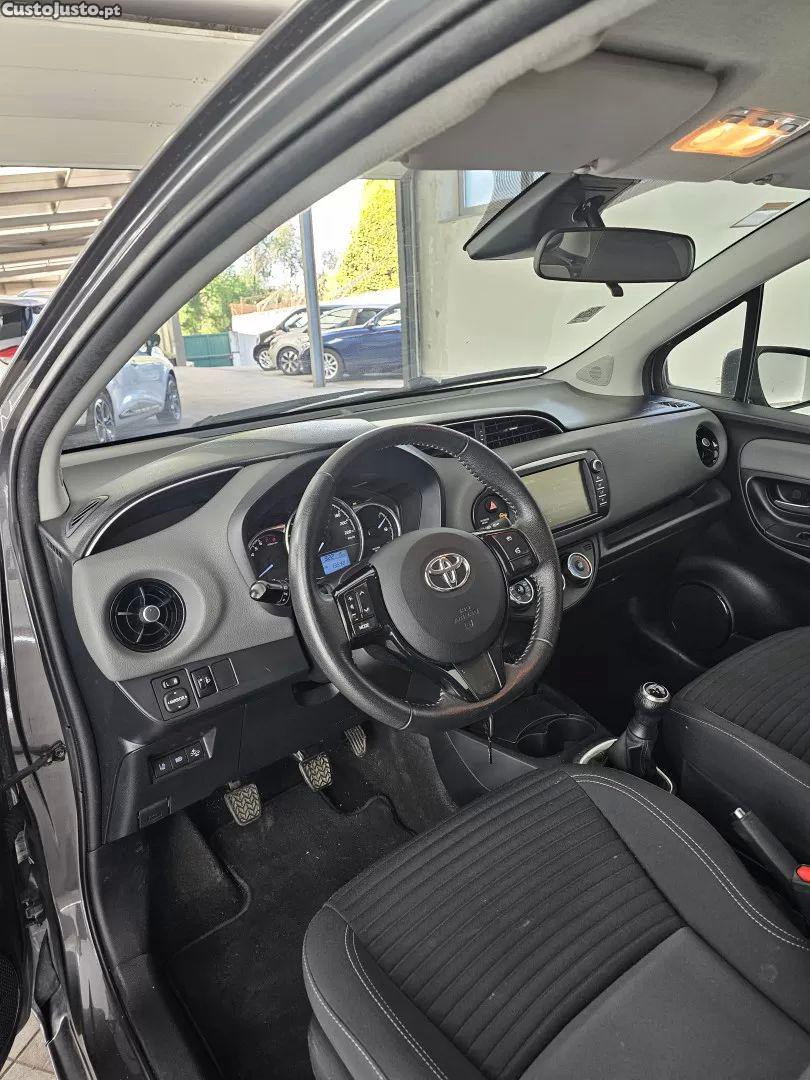 Toyota Yaris 1.0 vvt-i comfort — fotografia 4