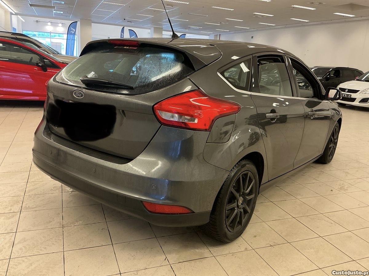 Ford Focus Titanium — fotografia 6