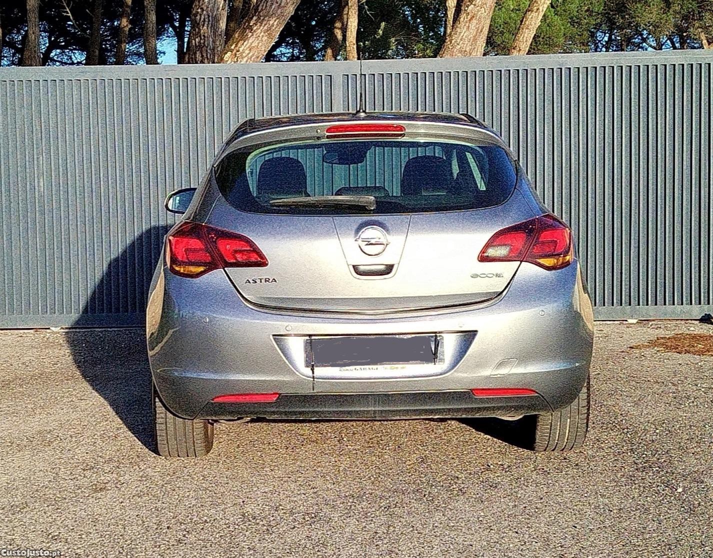 Opel Astra 1.3 CDTI Cosmo — photo 4
