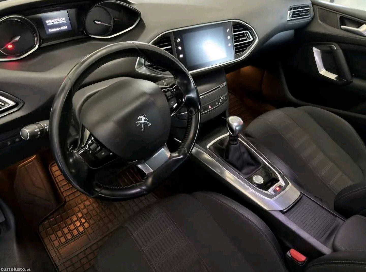 Peugeot 208 allure — fotografia 4
